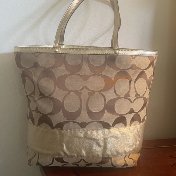 Coach Signature Tote - Picture 4 of 11